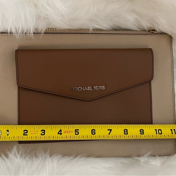 NWOT Michael Kors Front Pocket Colorblock Wristlet model No 38S0CTTW9T - Picture 7 of 9